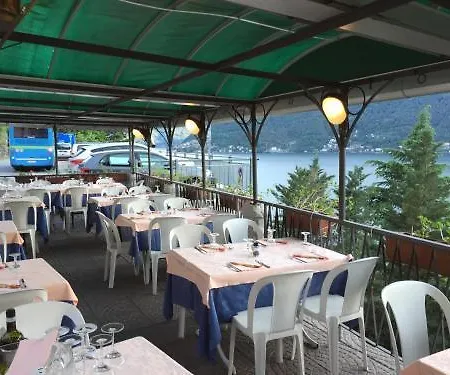 Tre Rose Nesso