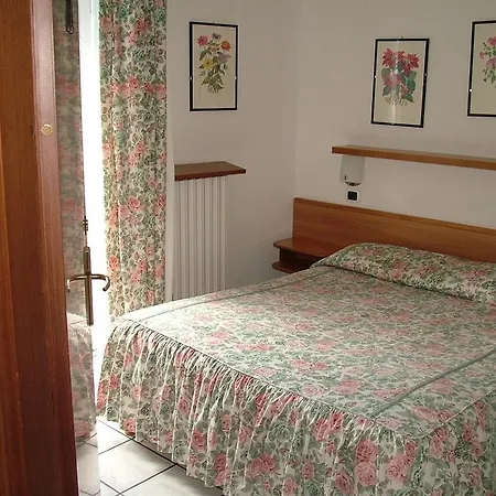Briisa De Ness Hotell 3*